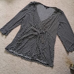 XL BCBGMaxAzria Wrap Front Diamond Pattern Three Quarter Sleeve Top Scoop Neck